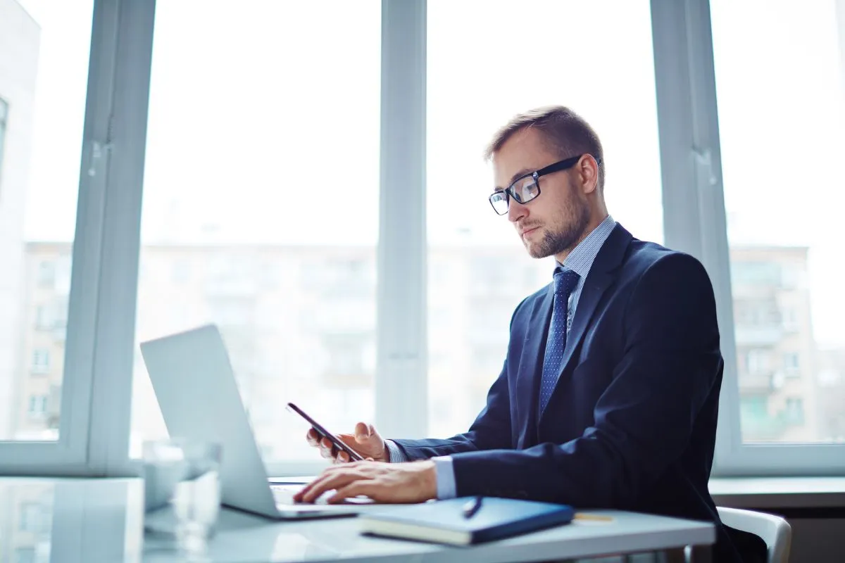 finance manager qualifications